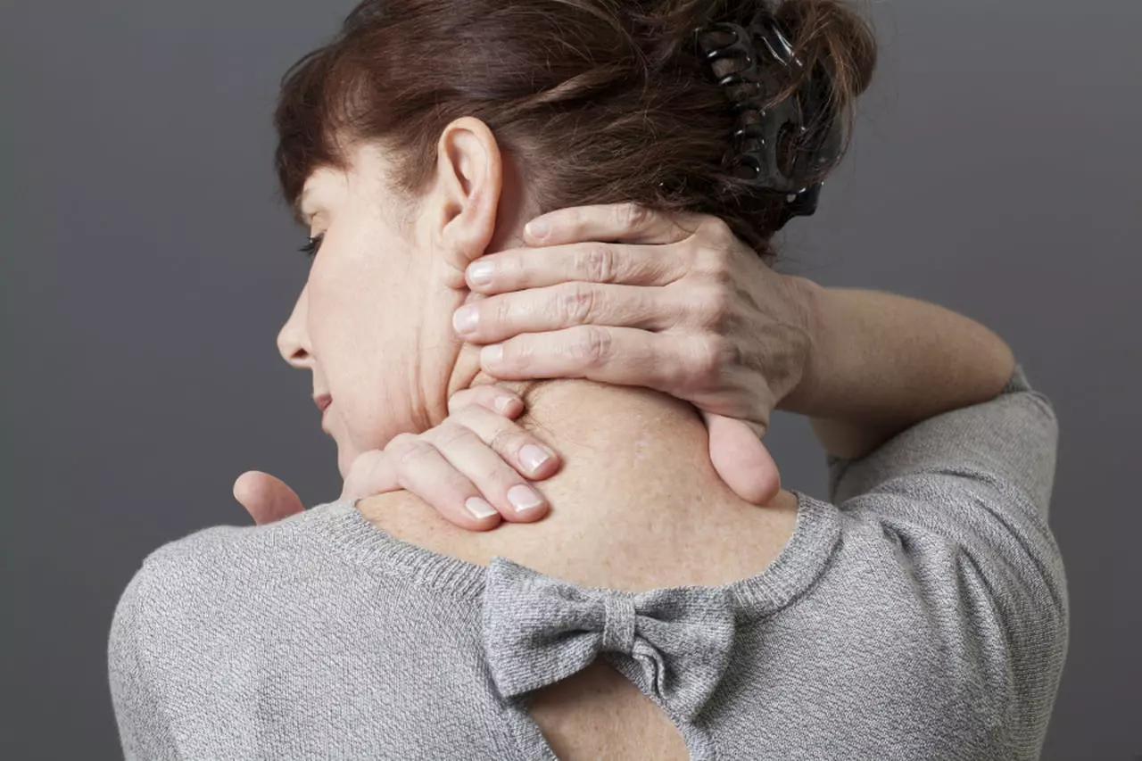 Menopausa: ecco i tre cibi da eliminare subito per evitare sintomi peggiori