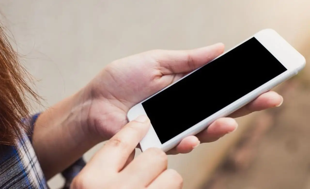Allerta truffa telefonica: se ricevi uno squillo e richiami perdi subito soldi