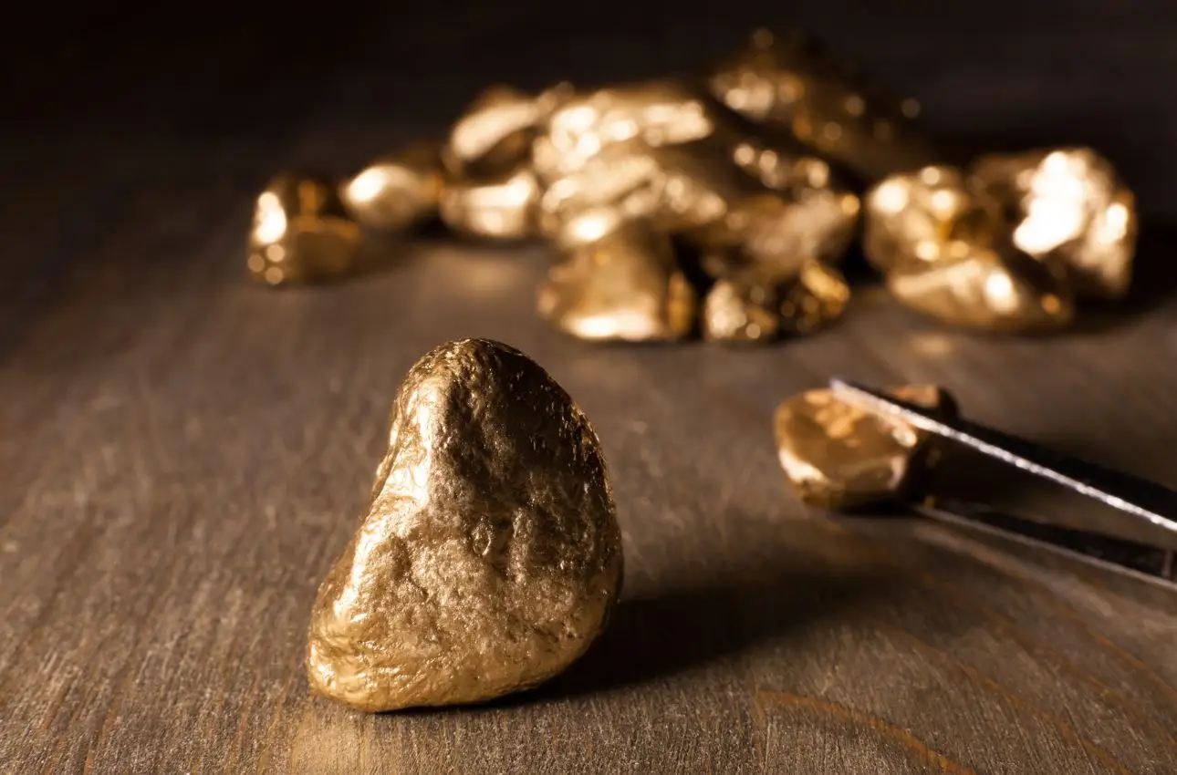 Vuoi investire sull’oro? Ecco i titoli più sicuri e redditizi secondo gli esperti
